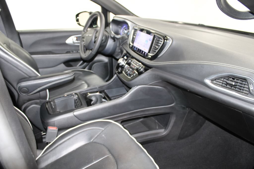 Used 2025 Chrysler Pacifica Limited FWD image 23