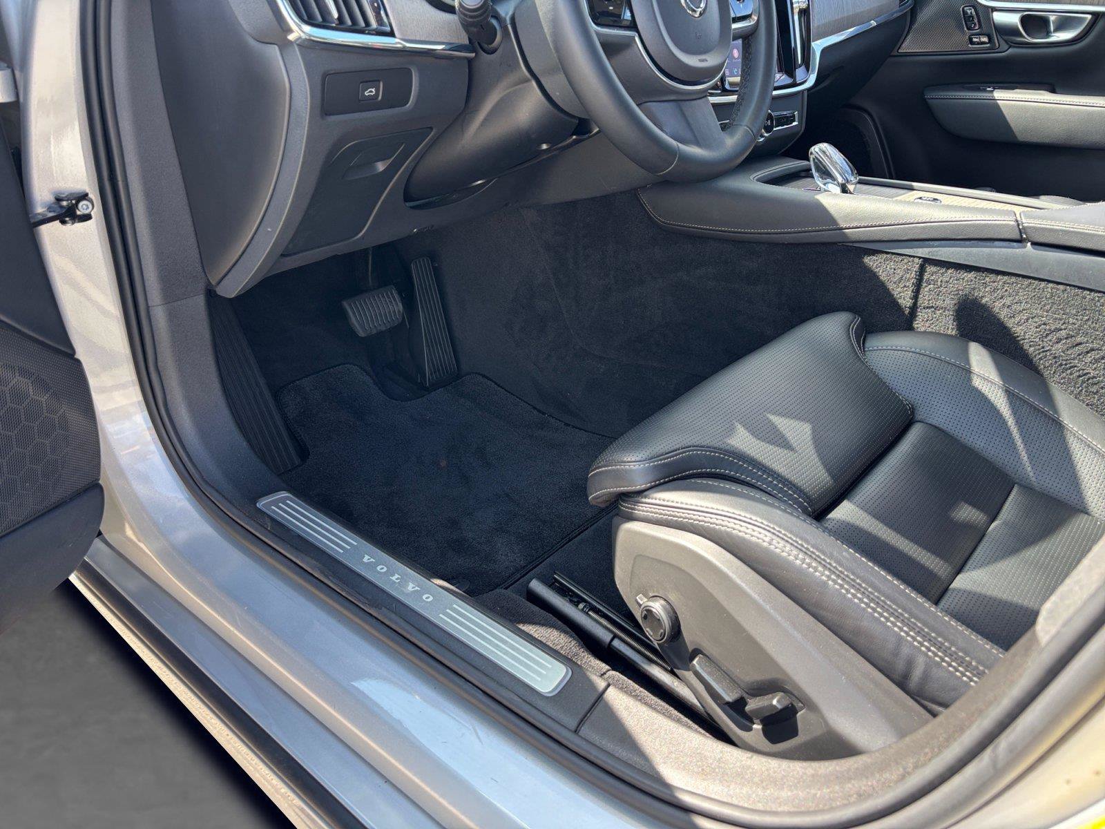 Used 2023 Volvo S90 B6 Ultimate w/ Lounge Package AWD/4WD image 39