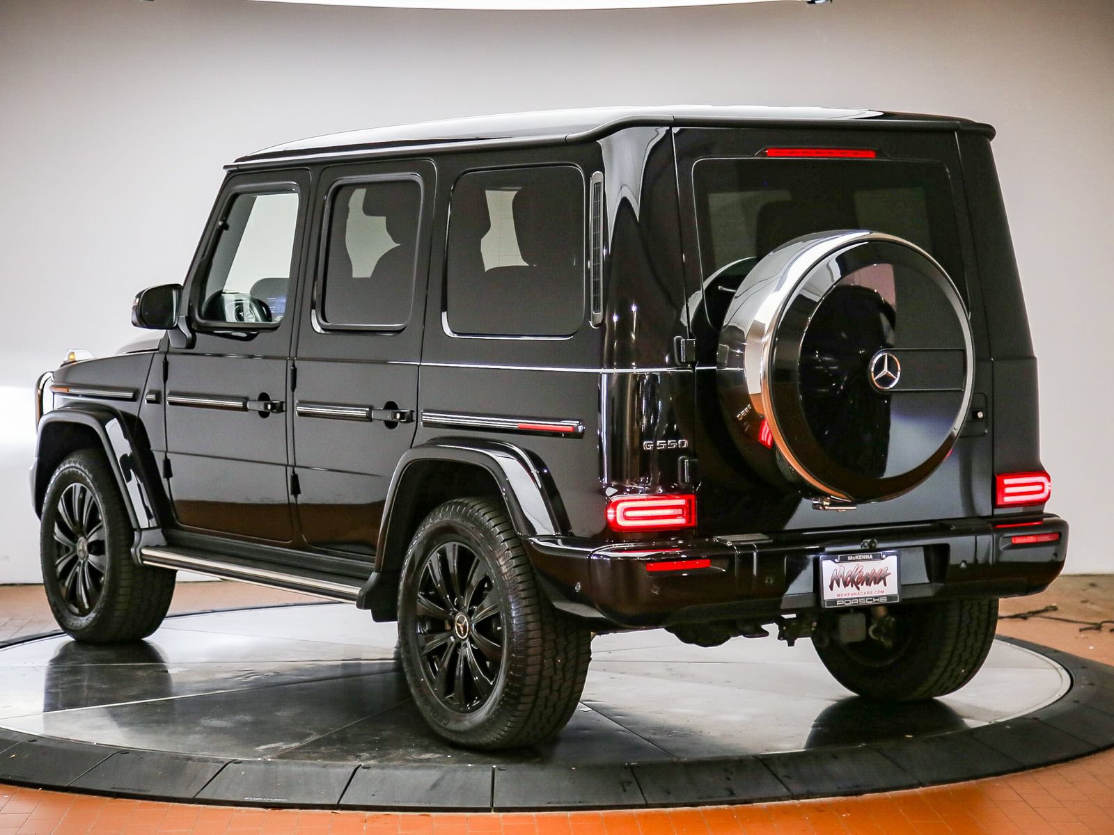 Used 2025 Mercedes-Benz G 550 image 2