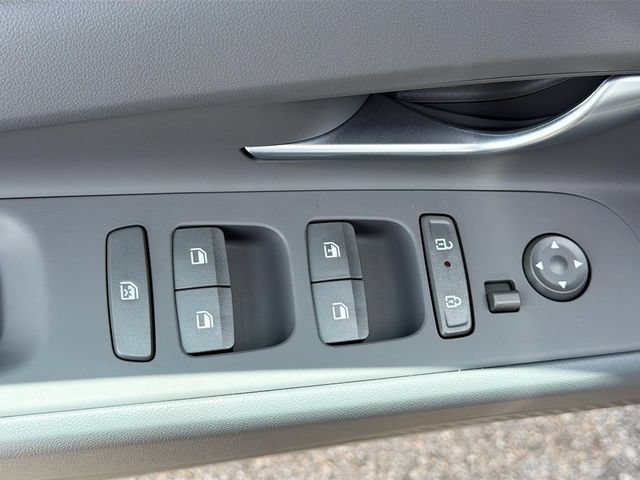 New 2026 Hyundai Elantra SE FWD image 17