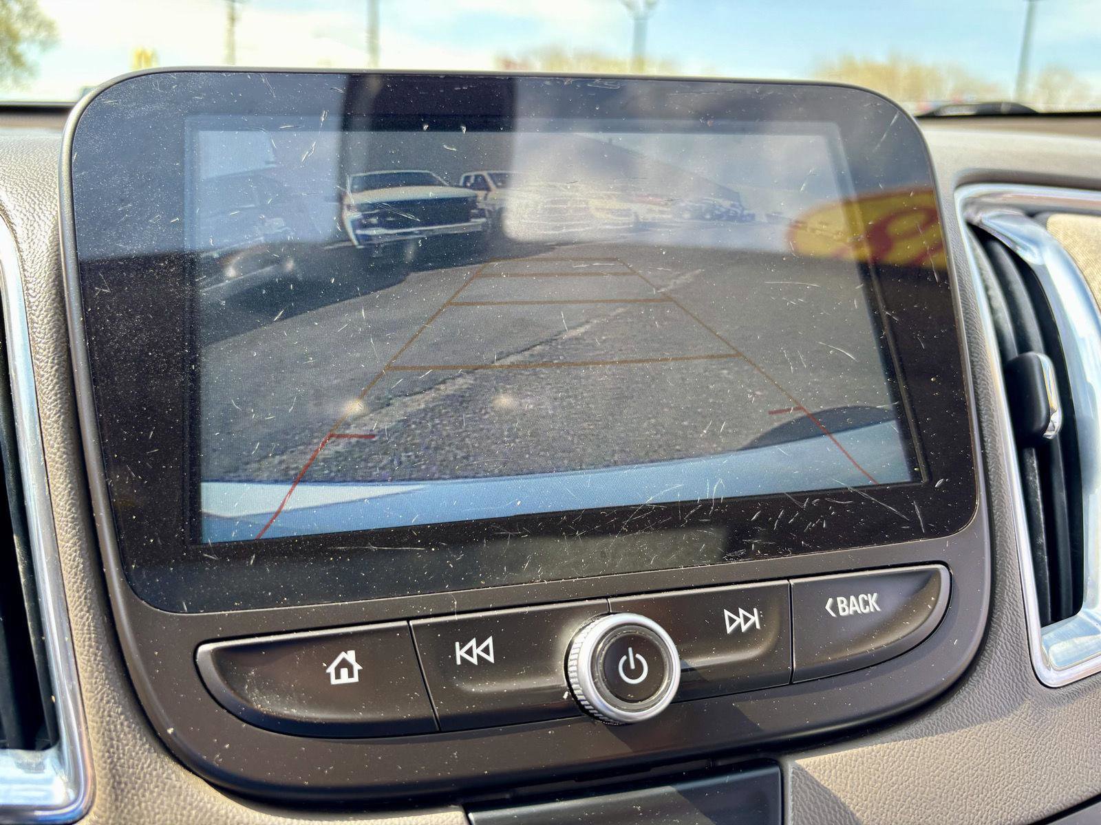 Used 2018 Chevrolet Malibu LT FWD image 4