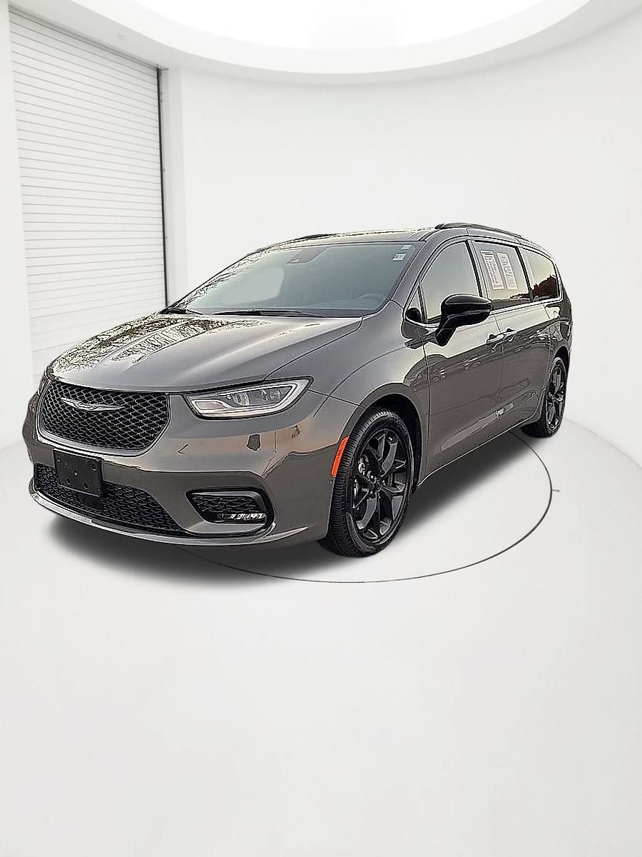 Used 2023 Chrysler Pacifica Limited w/ S Appearance Package