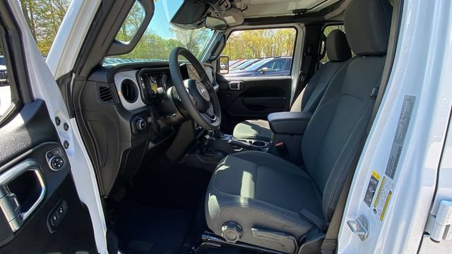 Used 2025 Jeep Wrangler Unlimited Sport AWD/4WD image 26