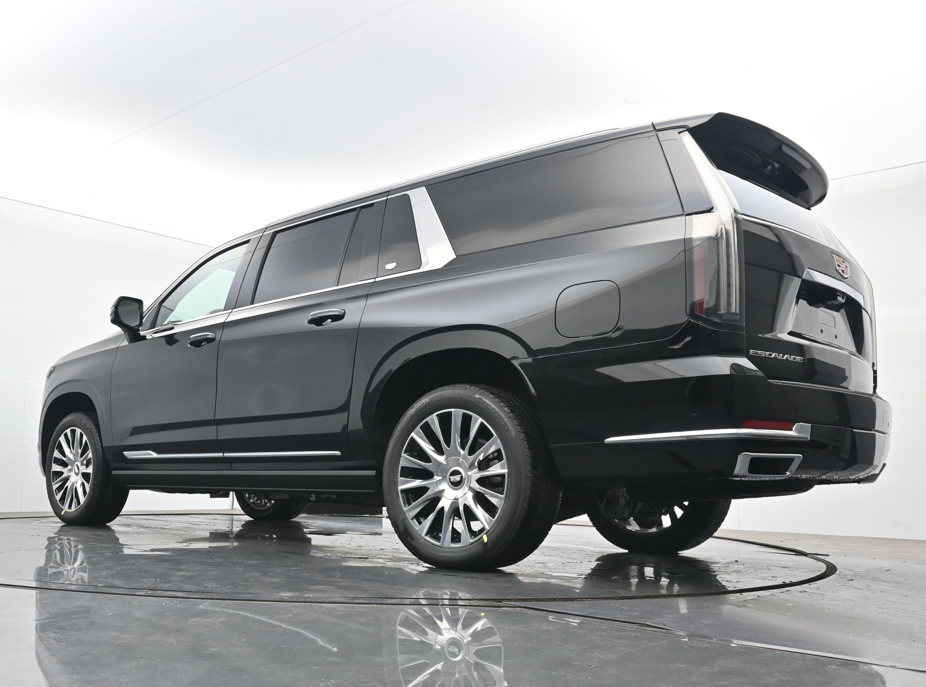 New 2026 Cadillac Escalade ESV Platinum Luxury w/ LPO, Floor Liner Package AWD/4WD image 17