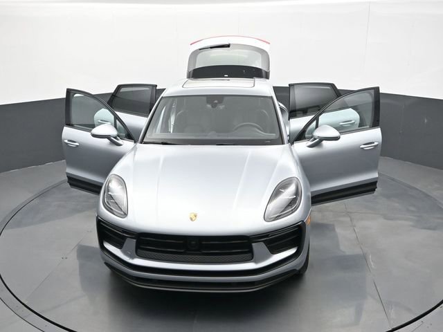 Used 2025 Porsche Macan image 31