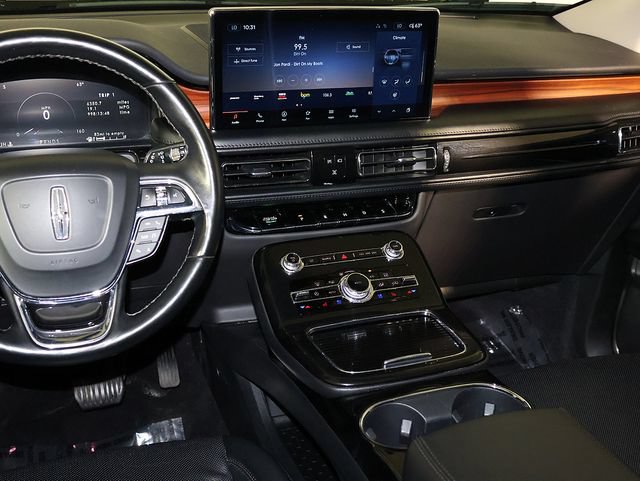 Used 2023 Lincoln Nautilus Reserve w/ Luxury Package AWD/4WD image 16