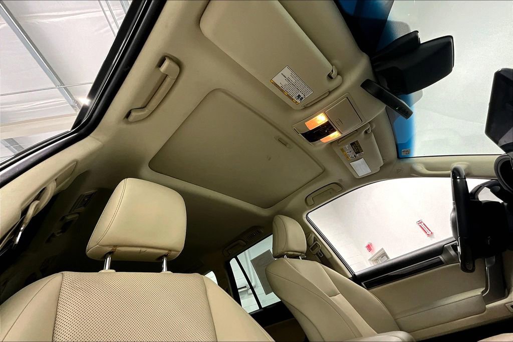 Used 2023 Lexus GX 460 Premium w/ Accessory Package image 20