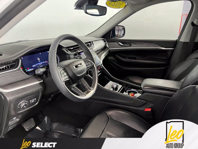 Used 2023 Jeep Grand Cherokee L Limited AWD/4WD image 13
