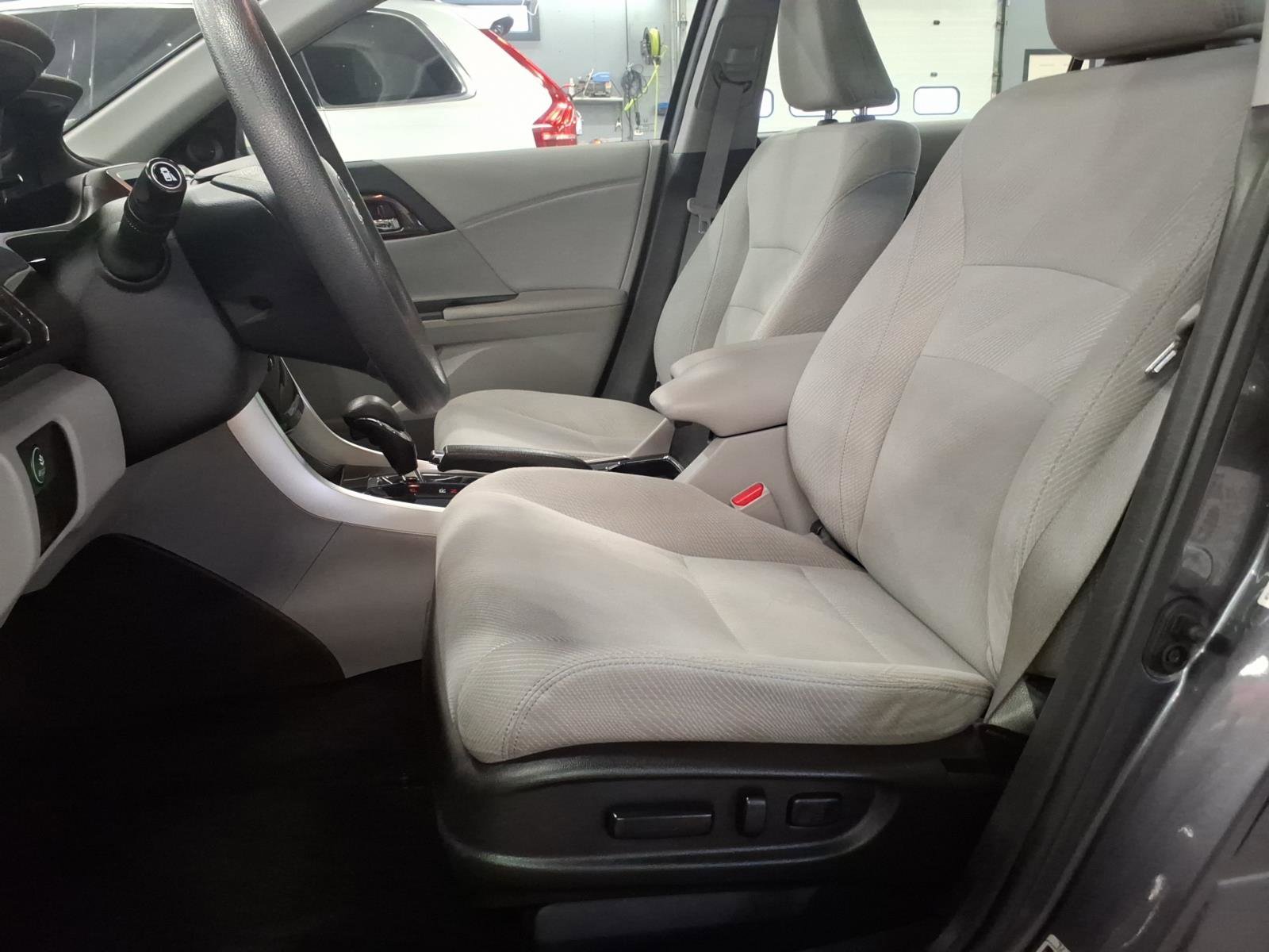 Used 2016 Honda Accord EX image 8