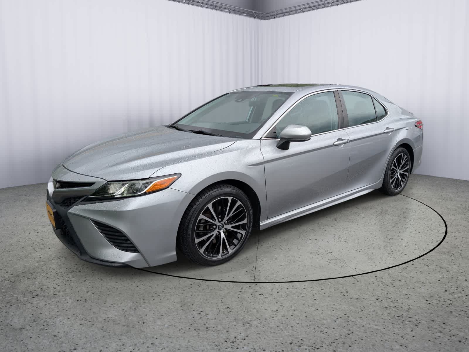 Used 2019 Toyota Camry SE w/ Carpet Mat Package FWD image 6