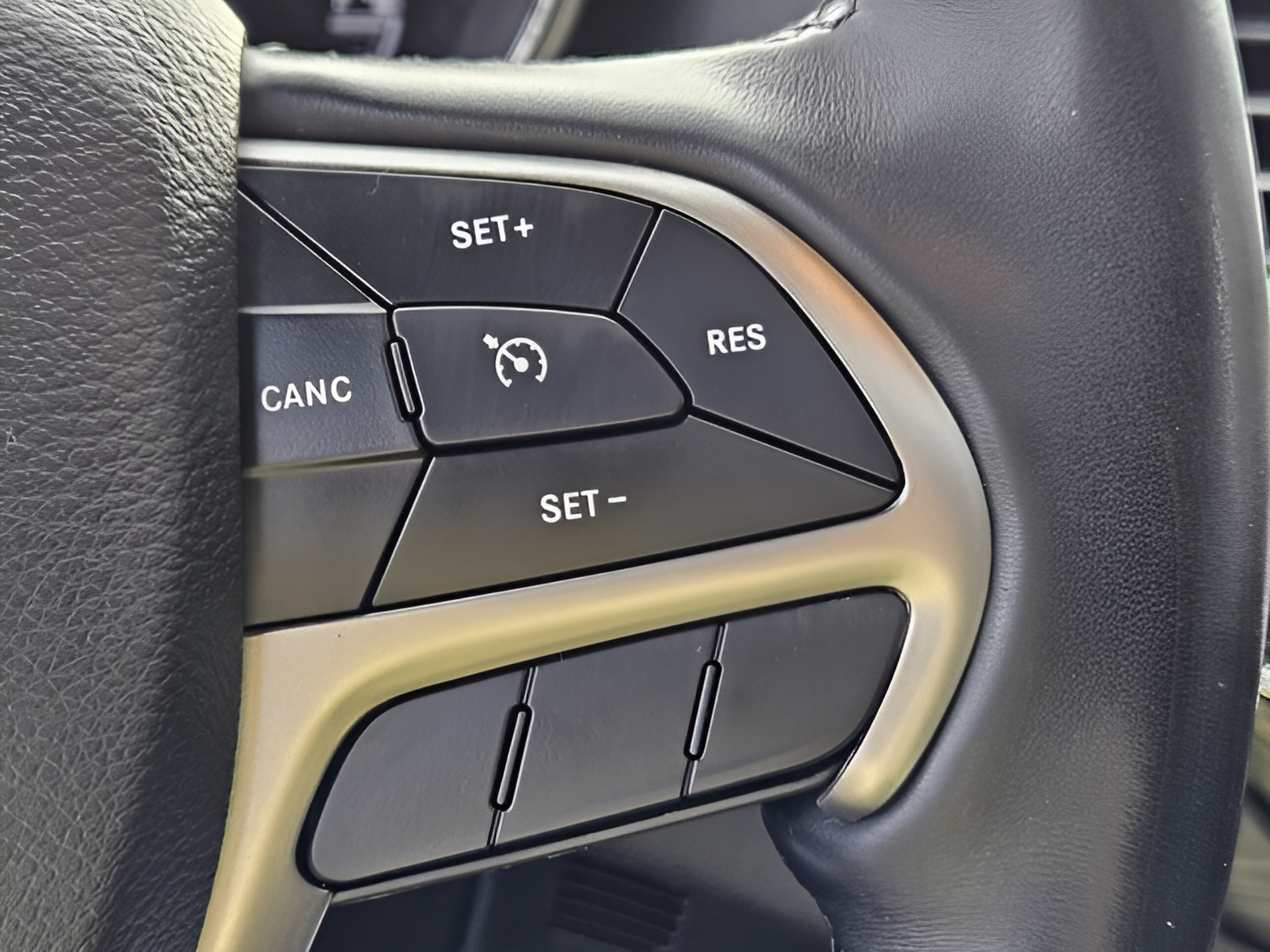 Used 2020 Jeep Grand Cherokee Altitude RWD image 22