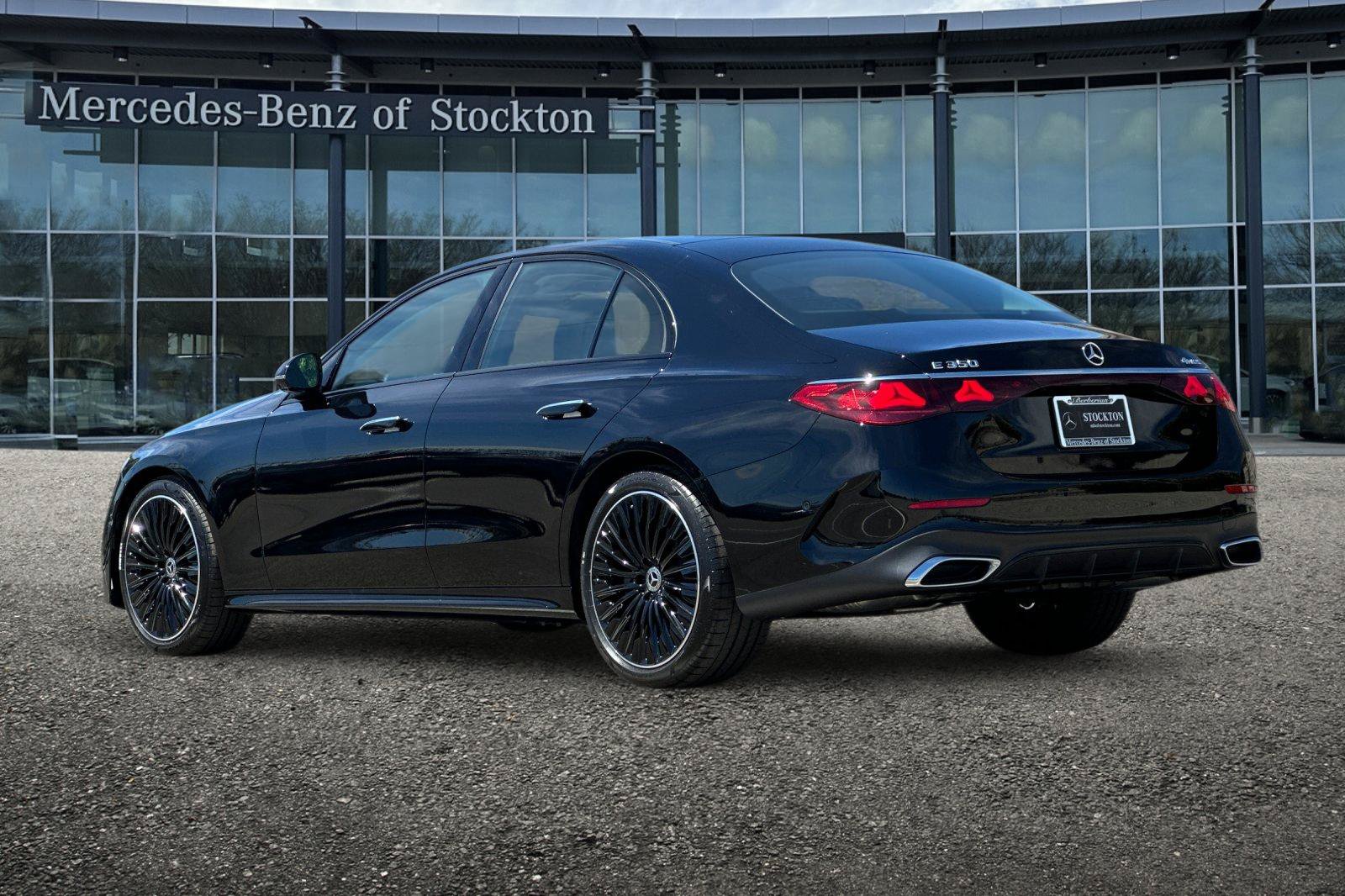 New 2026 Mercedes-Benz E 350 4MATIC Sedan image 6