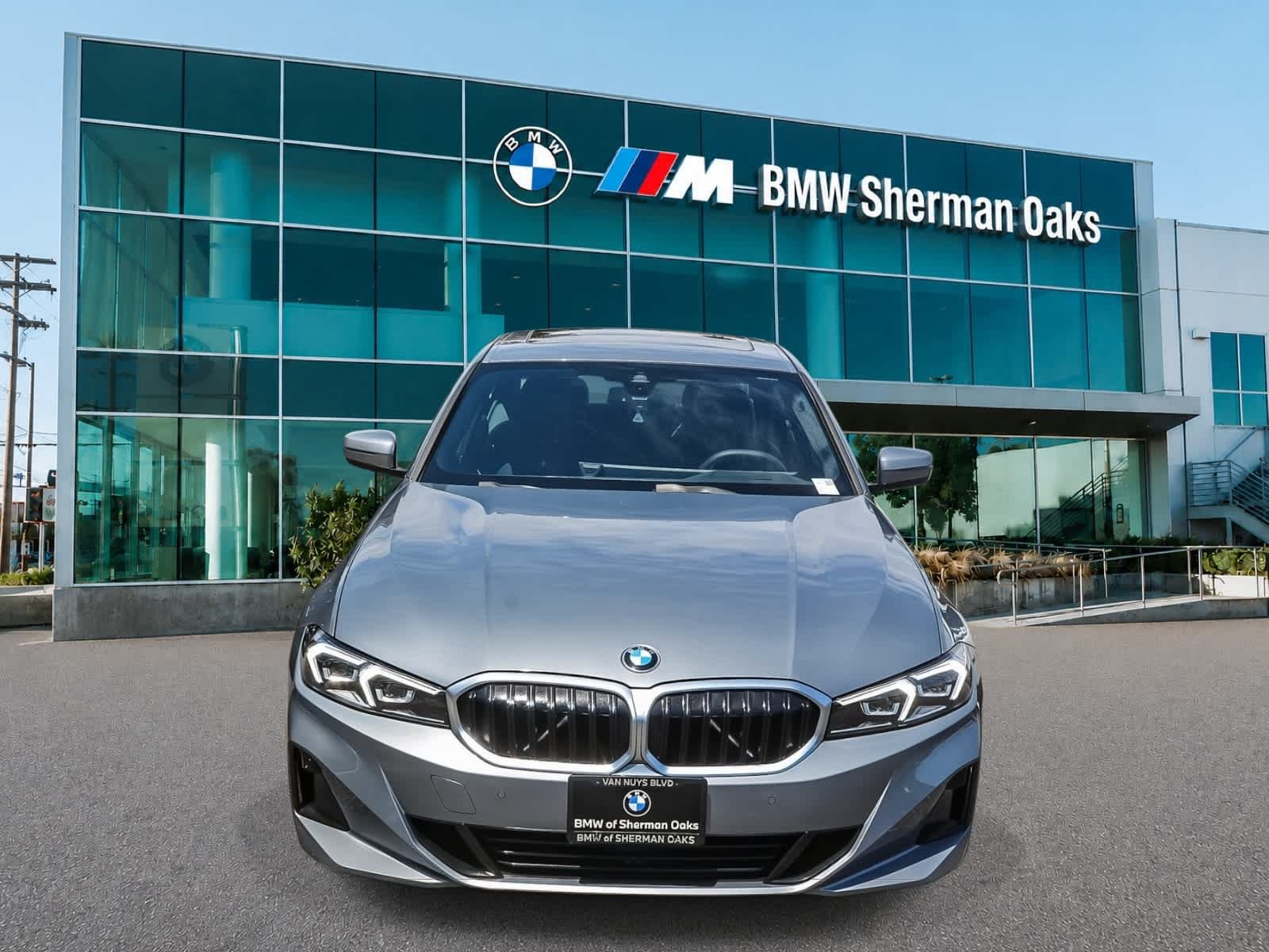 Used 2026 BMW 330i Sedan w/ Premium Package RWD image 2
