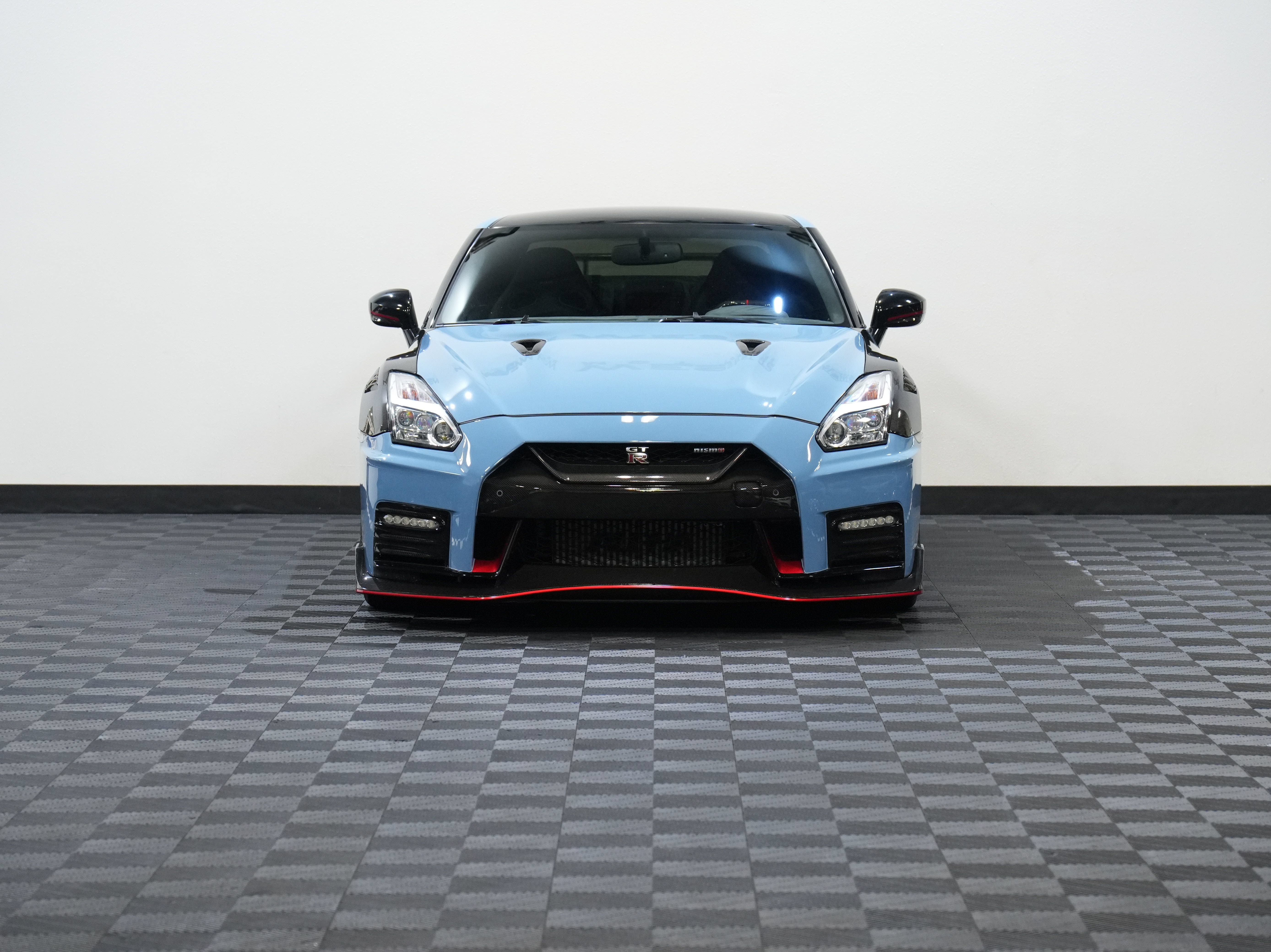 Used 2017 Nissan GT-R NISMO AWD/4WD image 4