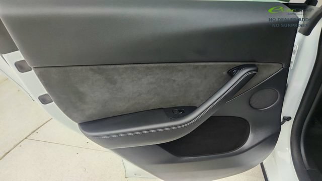 Used 2022 Tesla Model Y Long Range AWD/4WD image 32