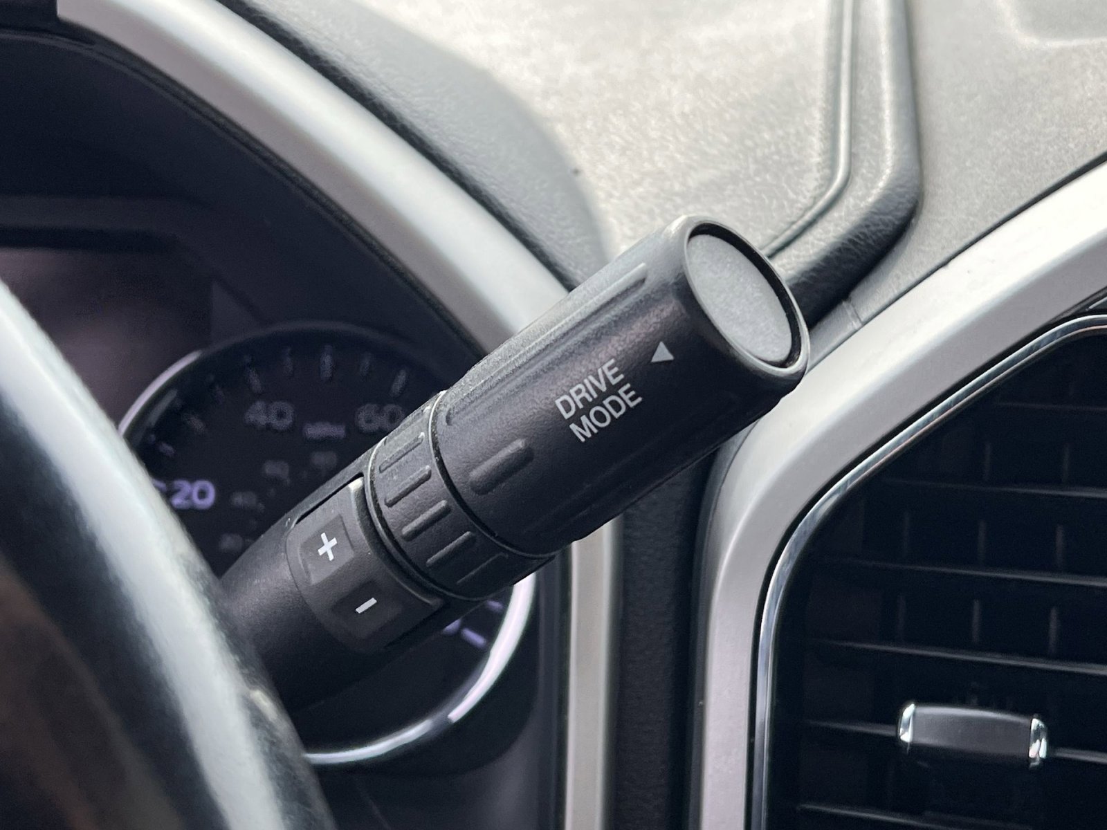 Used 2022 Ford F250 Lariat w/ Black Appearance Package image 21