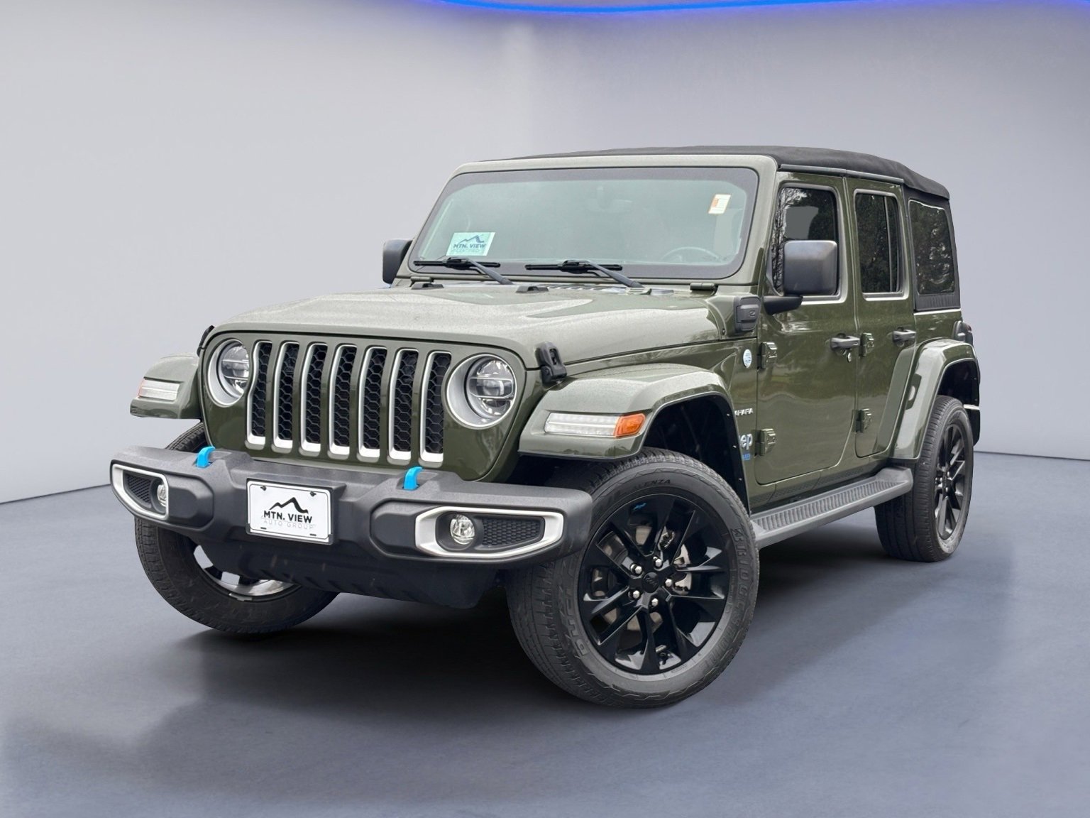 Used 2022 Jeep Wrangler Unlimited Sahara w/ Cold Weather Group image 2