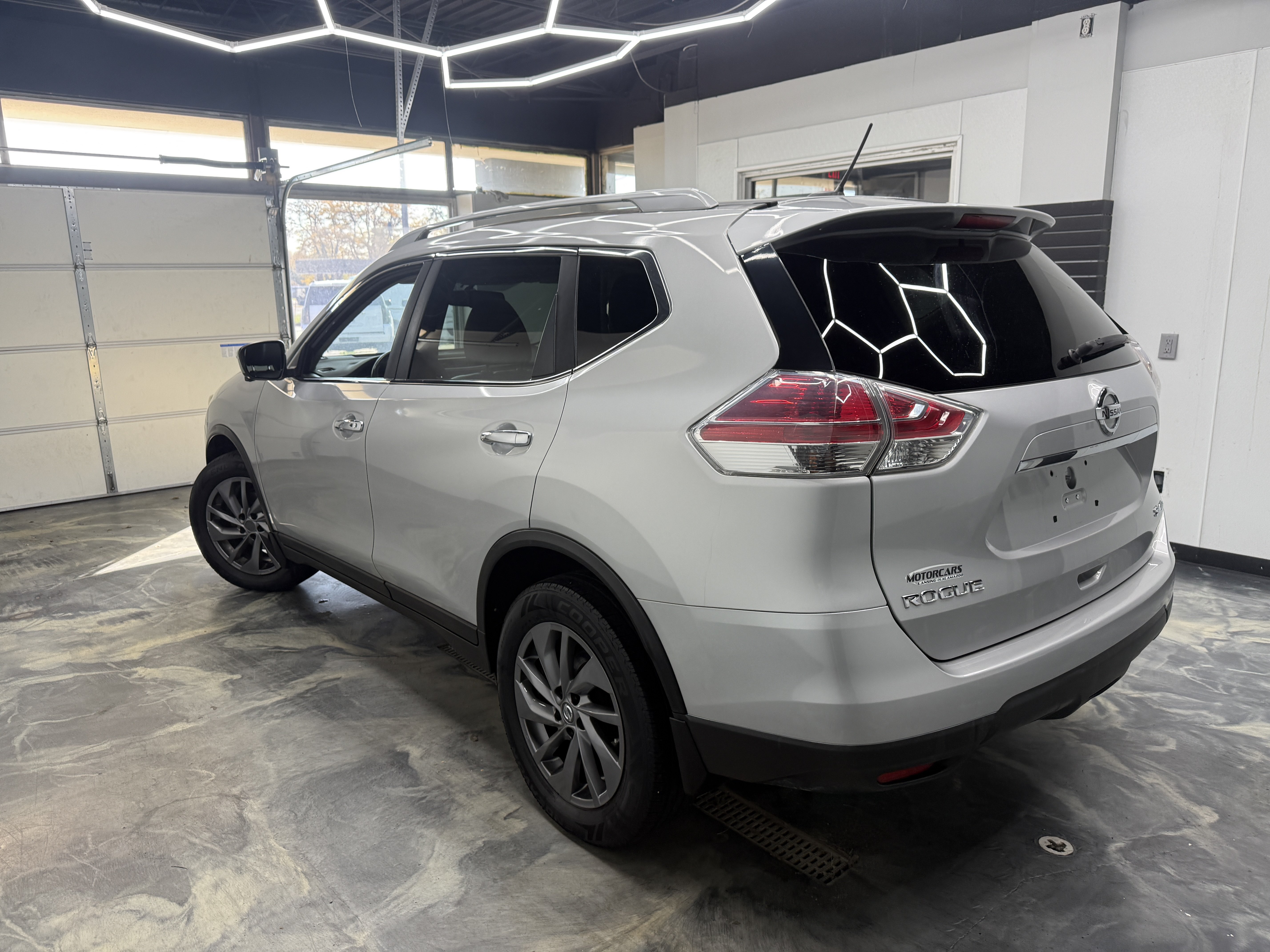Used 2016 Nissan Rogue S w/ Appearance Package AWD/4WD image 6