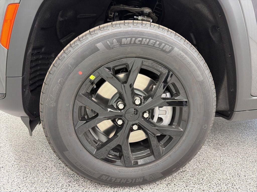 New 2025 Jeep Grand Cherokee L Altitude AWD/4WD image 9