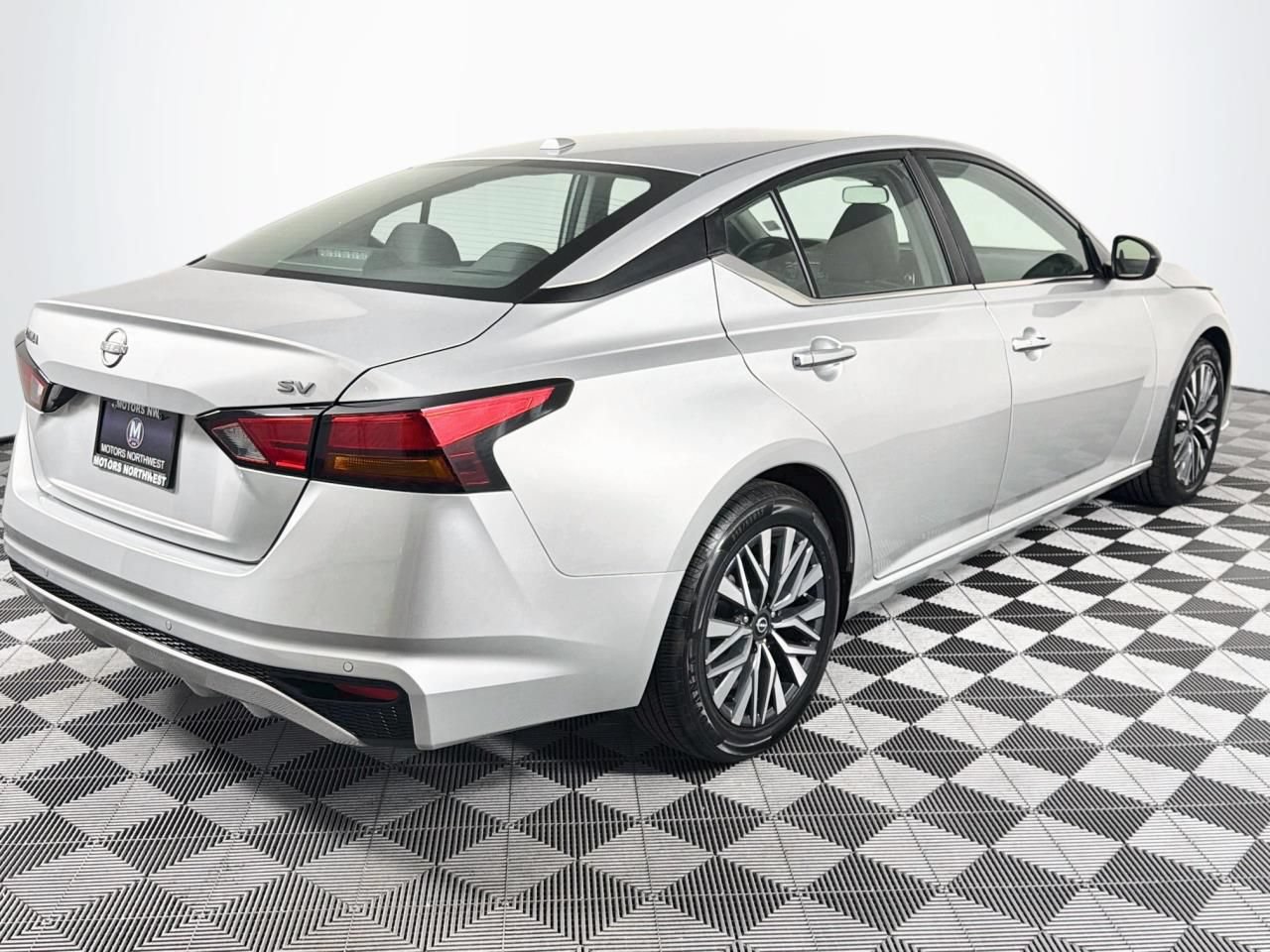 Used 2024 Nissan Altima 2.5 SV FWD image 24