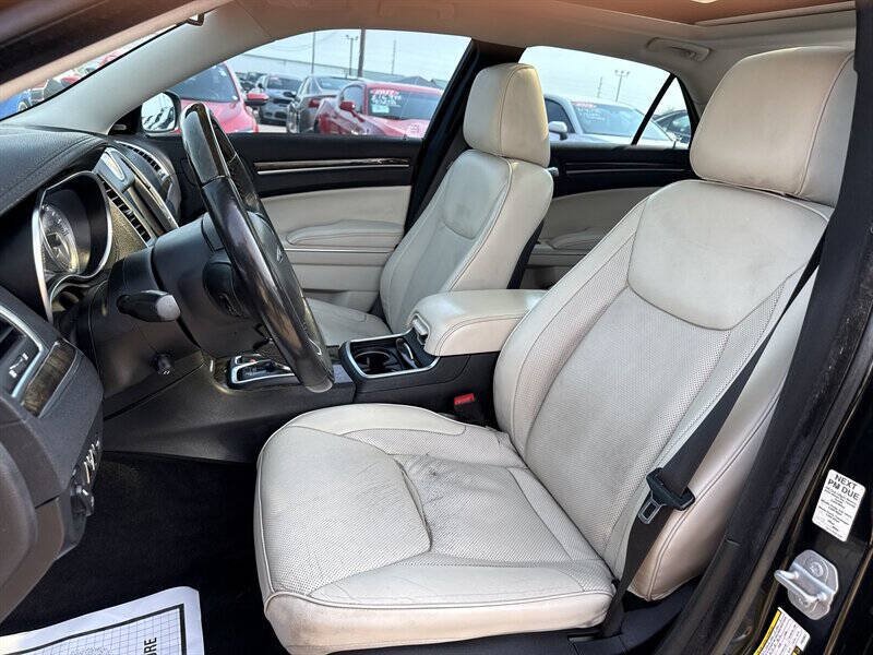 Used 2015 Chrysler 300 C RWD image 17