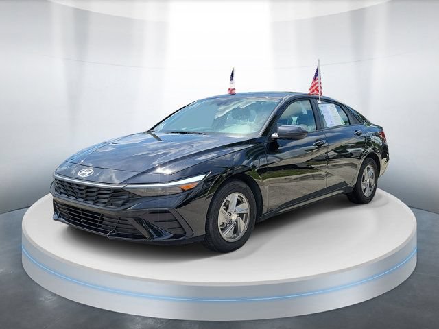 Certified 2025 Hyundai Elantra SE FWD image 2