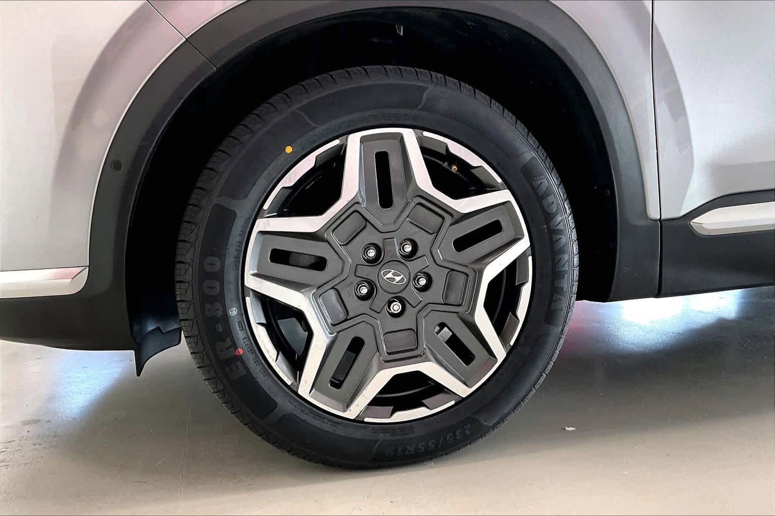 Used 2022 Hyundai Santa Fe Limited FWD image 8