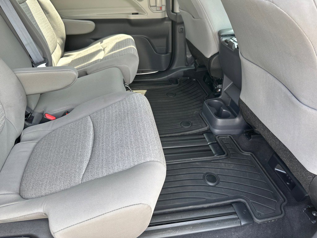 Used 2022 Toyota Sienna LE image 24