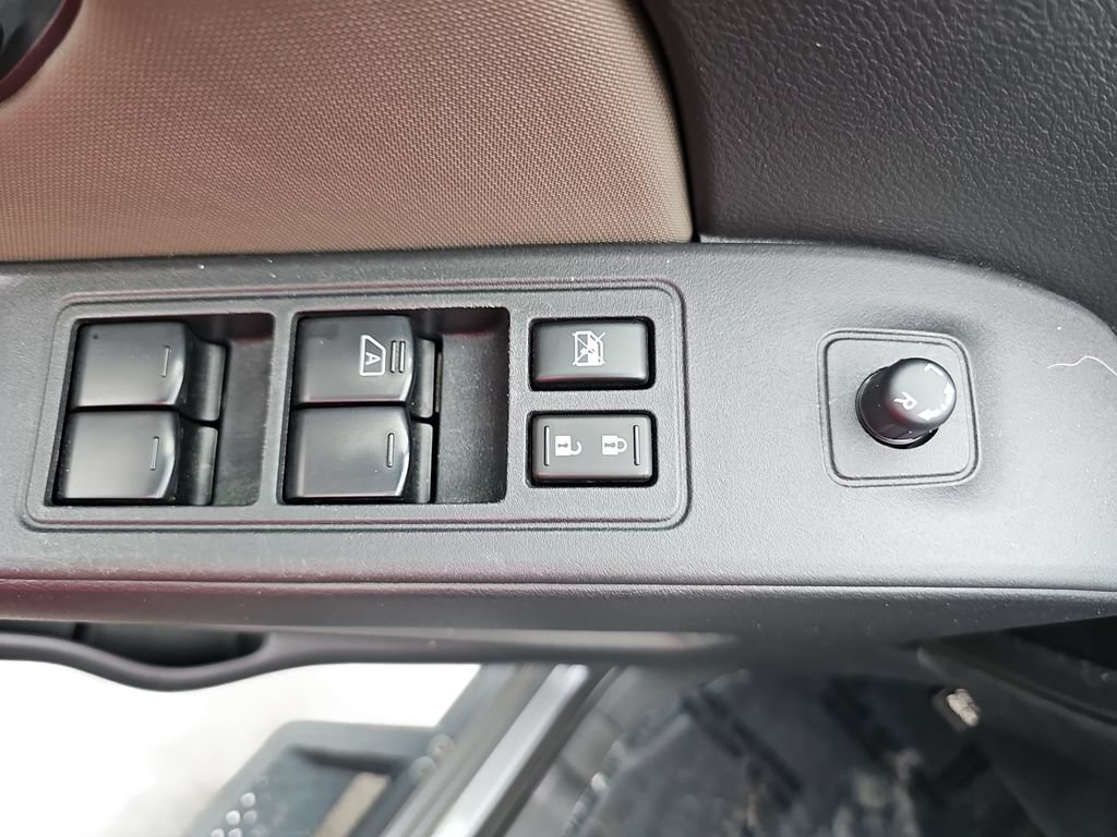 Used 2022 Nissan Frontier SV AWD/4WD image 27