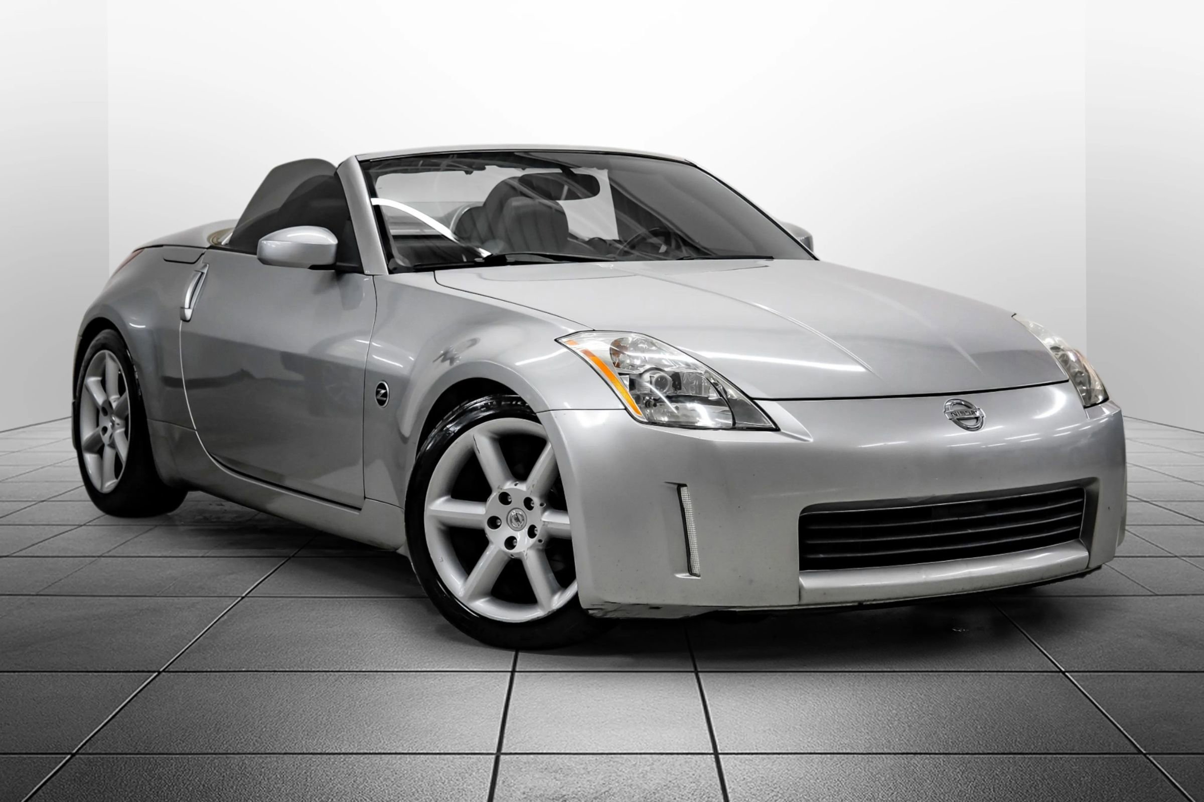 Used 2005 Nissan 350Z Touring RWD image 6