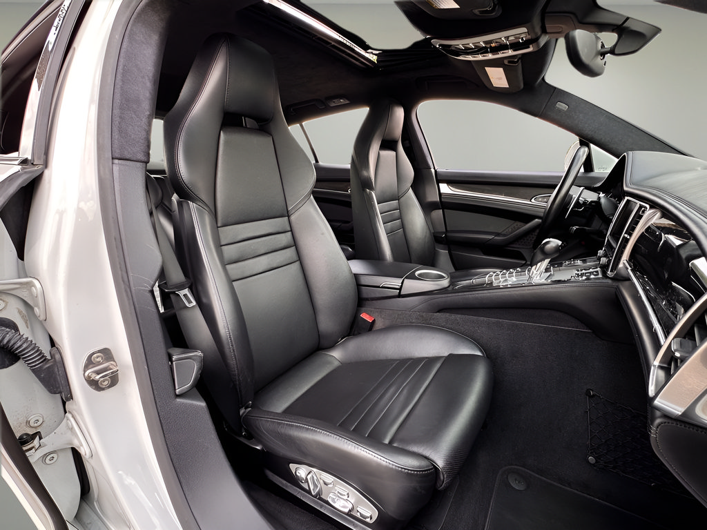 Used 2016 Porsche Panamera GTS AWD/4WD image 18