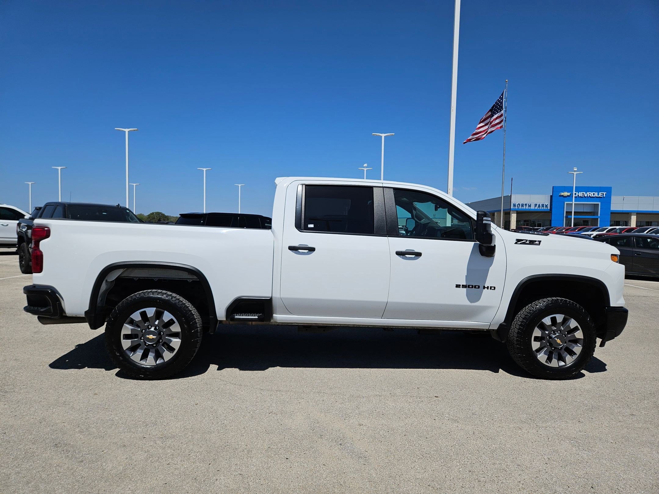 Used 2024 Chevrolet Silverado 2500 Custom w/ Custom Value Package image 2