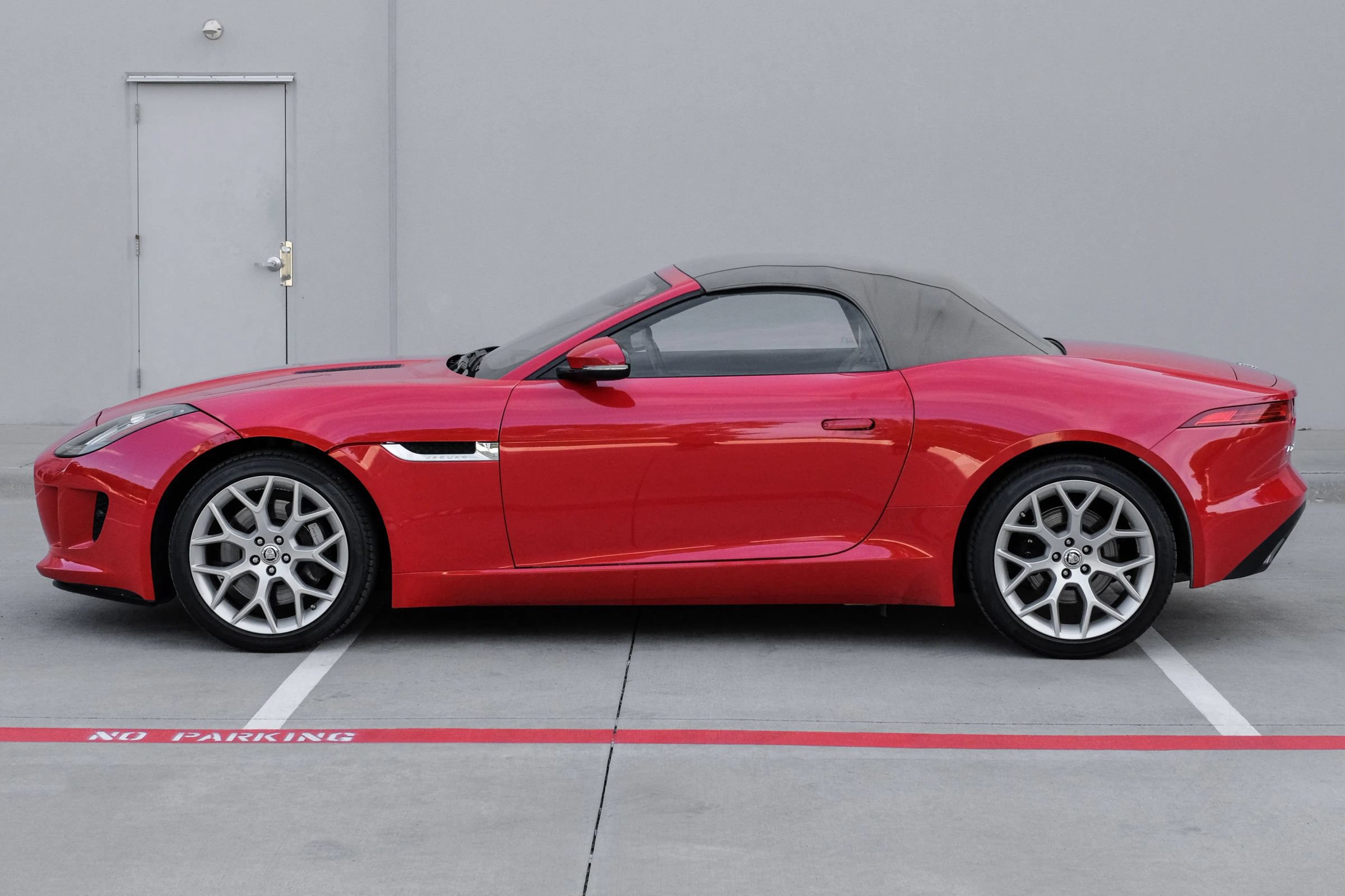 Used 2014 Jaguar F-TYPE Convertible RWD image 8