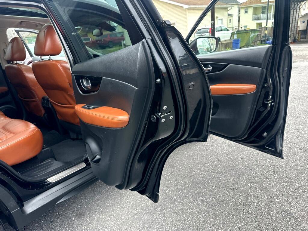 Used 2018 Nissan Rogue SL w/ Premium Package image 26