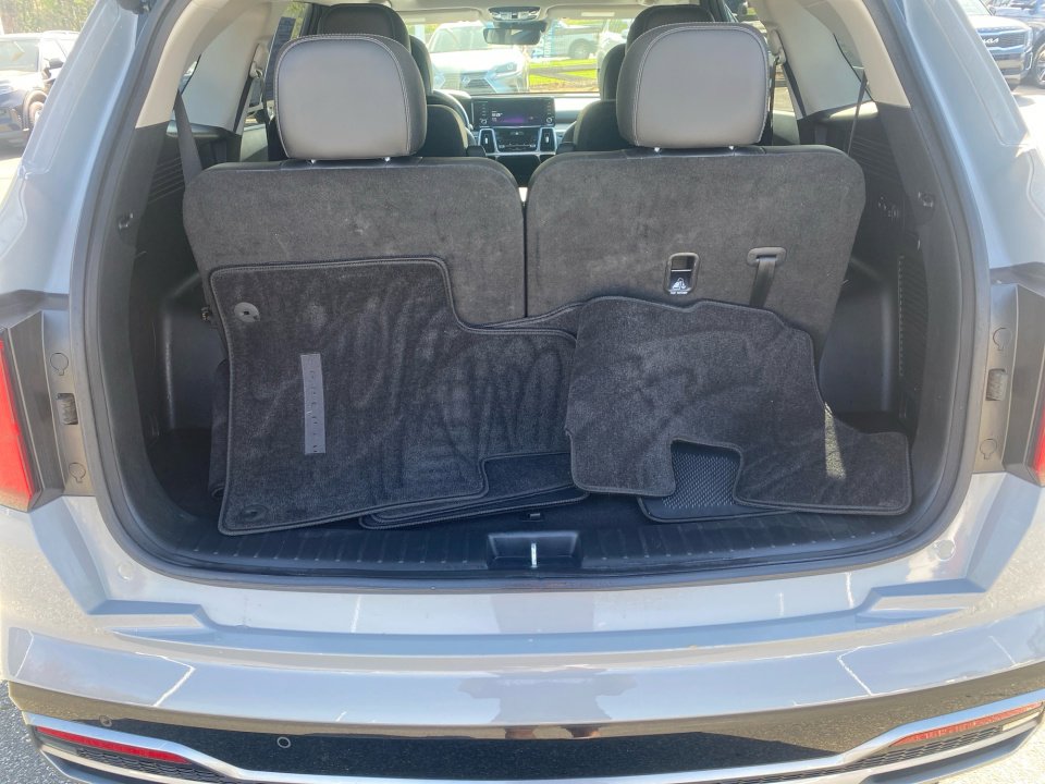 Used 2023 Kia Sorento SX image 19