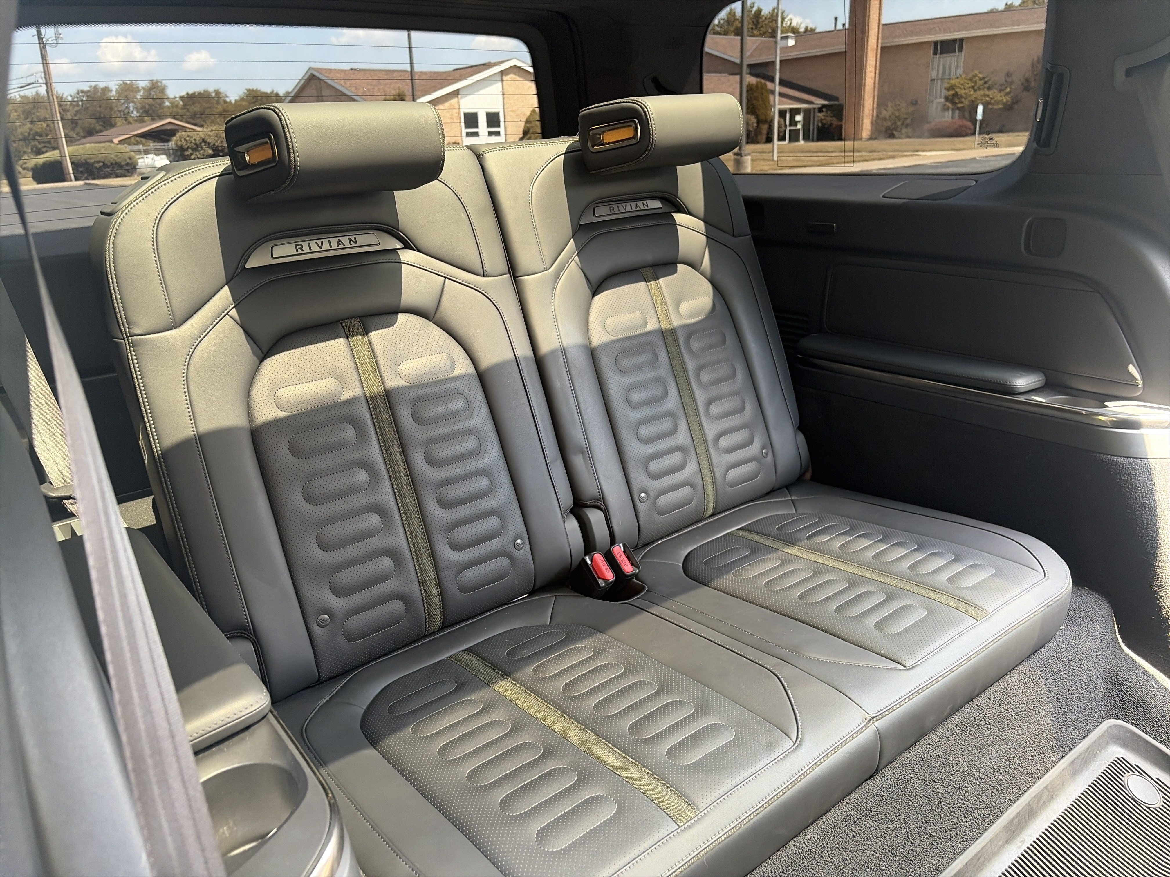 Used 2022 Rivian R1S Launch Edition AWD/4WD image 32