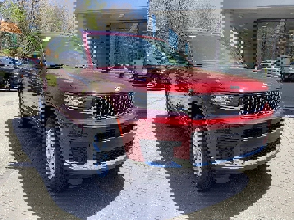 New 2025 Jeep Grand Cherokee L Laredo w/ Luxury Tech Group I