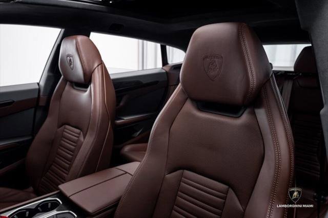 Used 2025 Lamborghini Urus SE AWD/4WD image 33