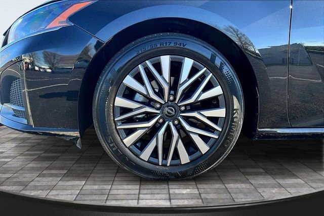 Used 2025 Nissan Altima 2.5 SV image 30