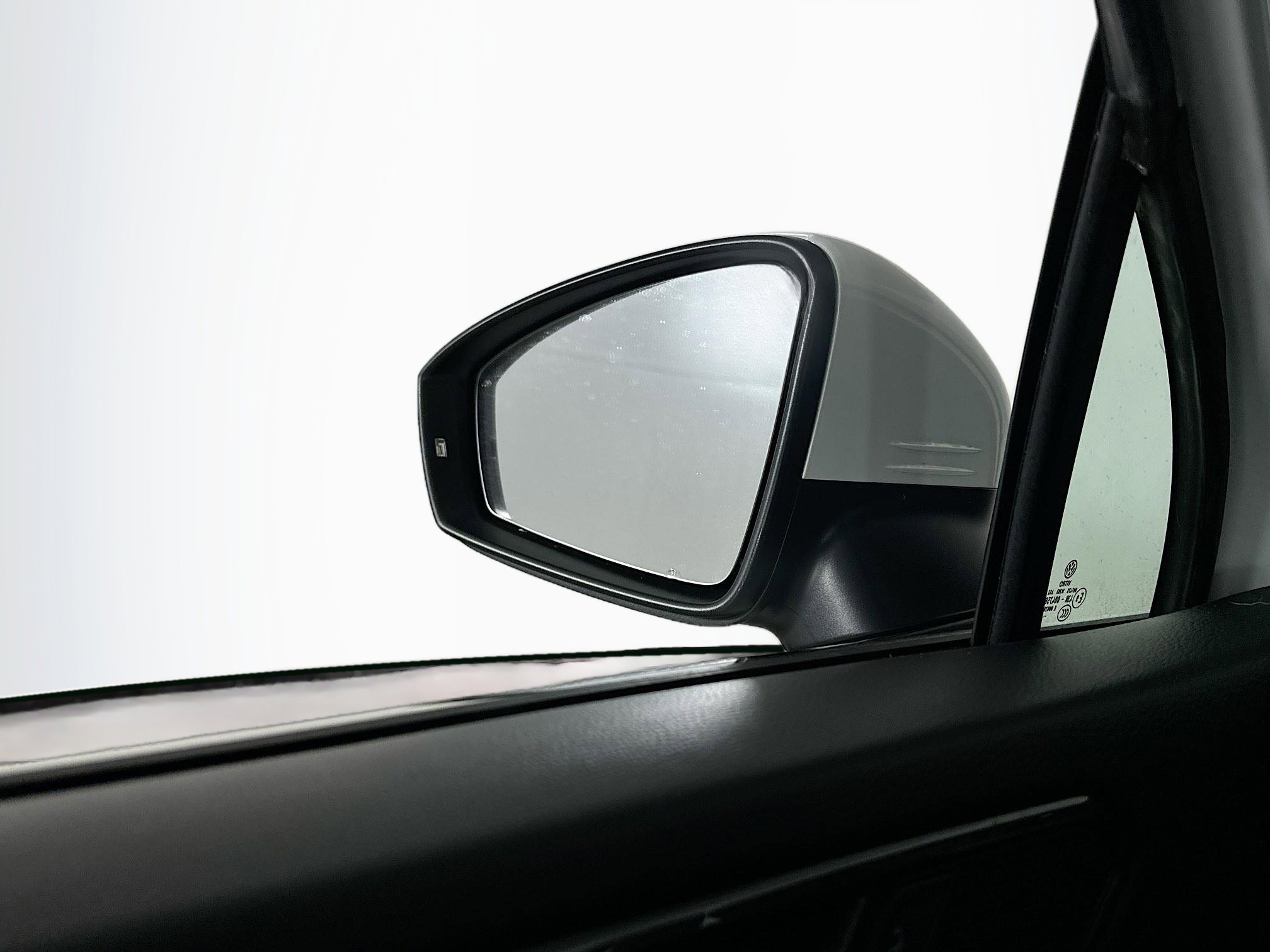 Used 2022 Volkswagen Tiguan SE image 16