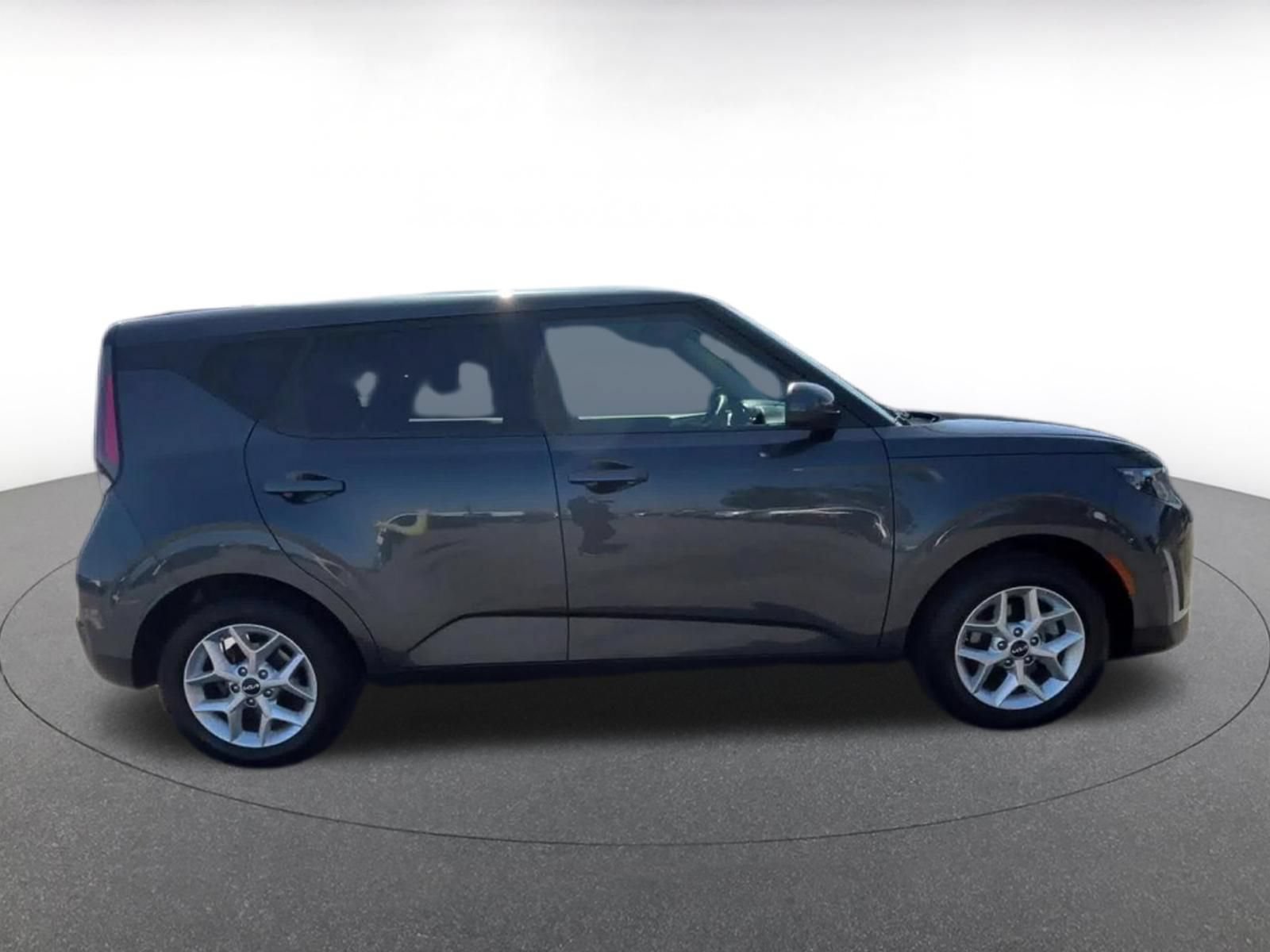 Used 2025 Kia Soul LX w/ LX Technology Package FWD image 16