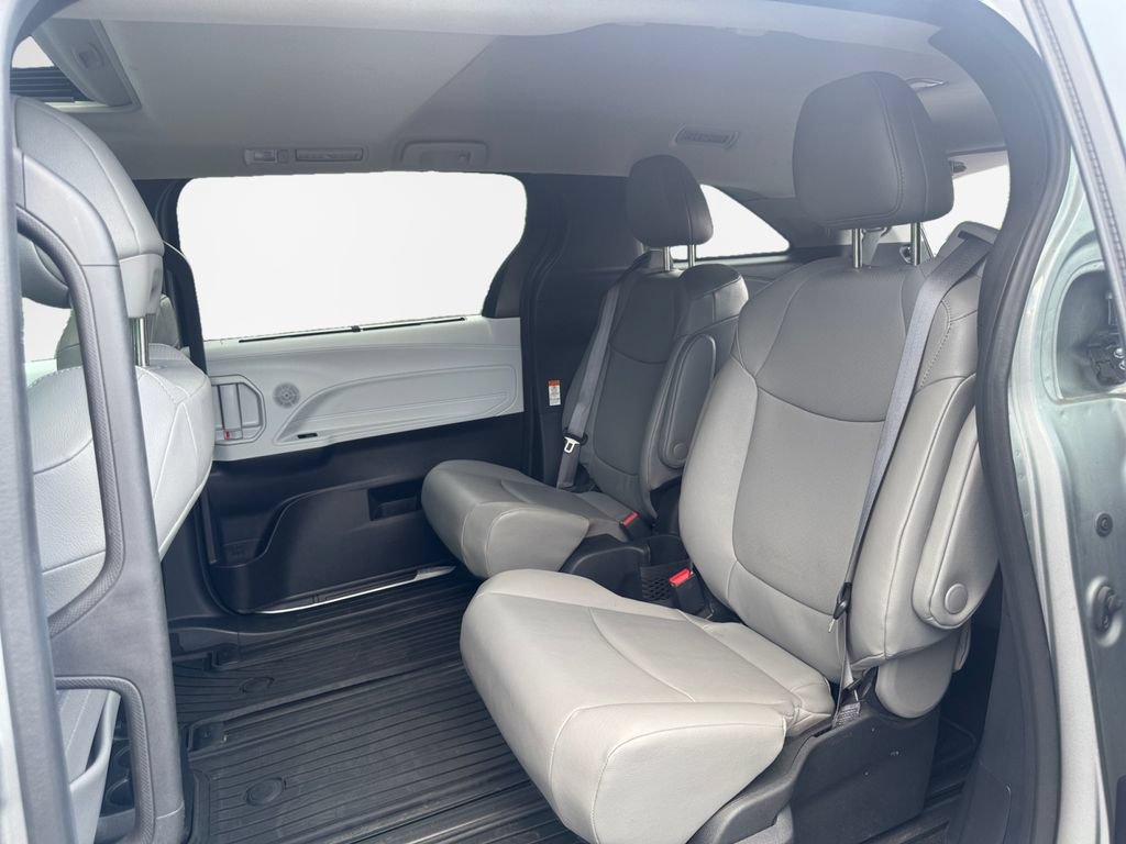 Used 2025 Toyota Sienna XLE w/ XLE Plus Package AWD/4WD image 24