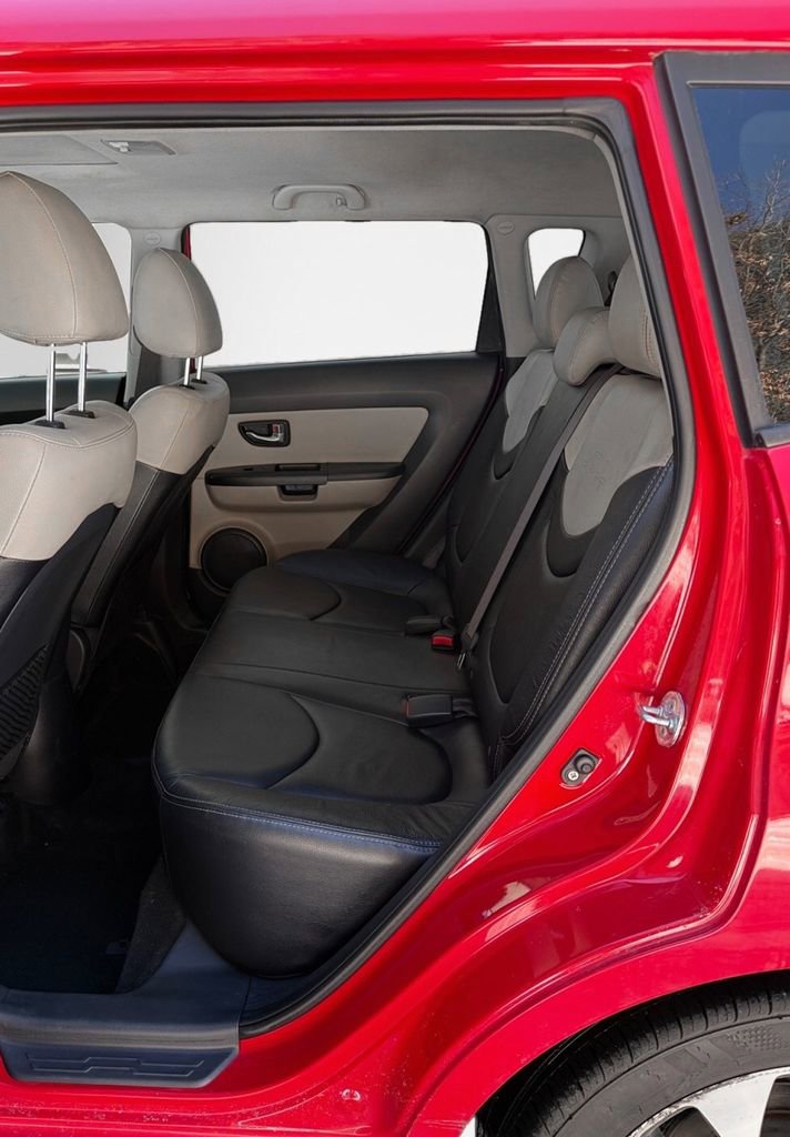 Used 2013 Kia Soul ! w/ Premium Pkg FWD image 10