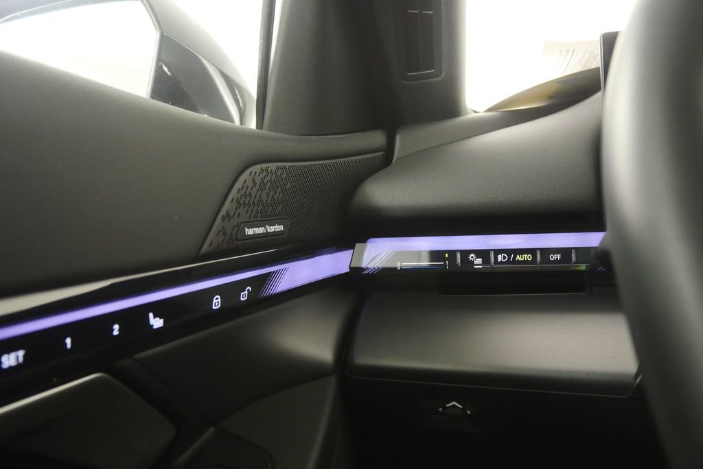 Certified 2024 BMW i5 eDrive40i w/ M Sport Package RWD image 18