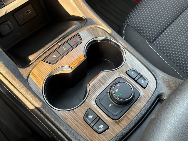 Used 2023 GMC Acadia SLE w/ Driver Convenience Package FWD image 29