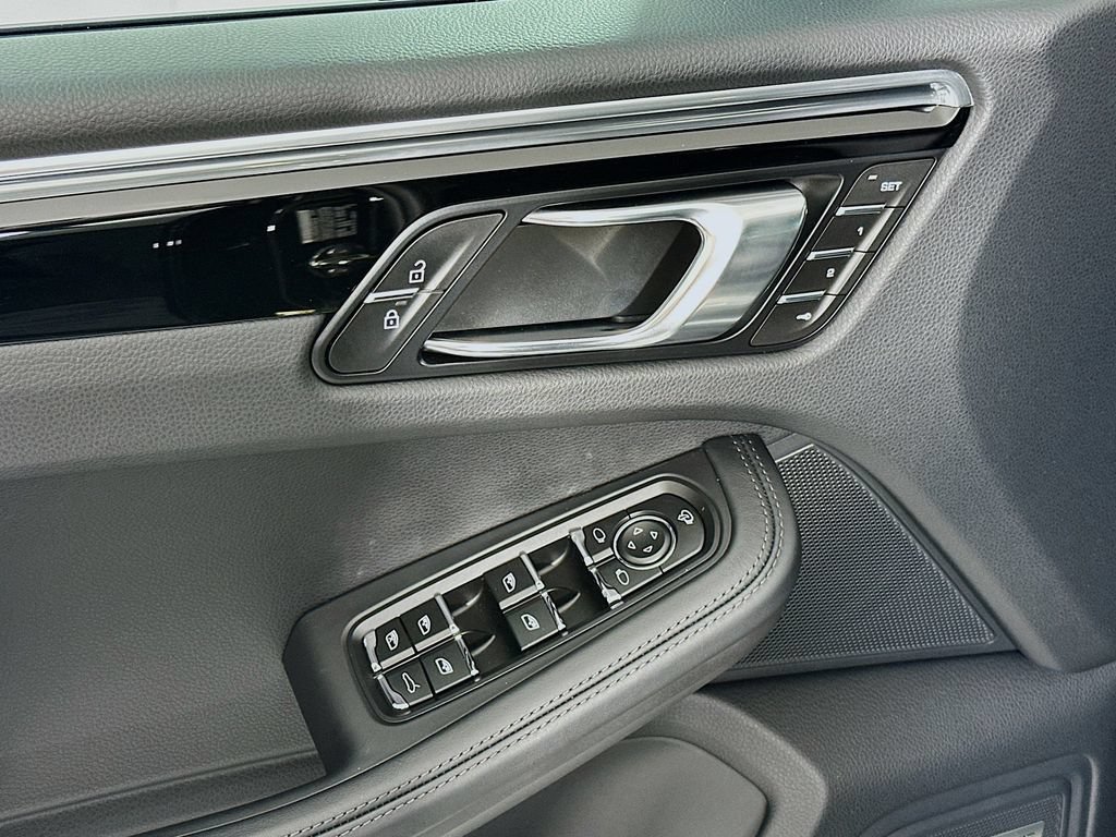 Certified 2025 Porsche Macan S AWD/4WD image 20