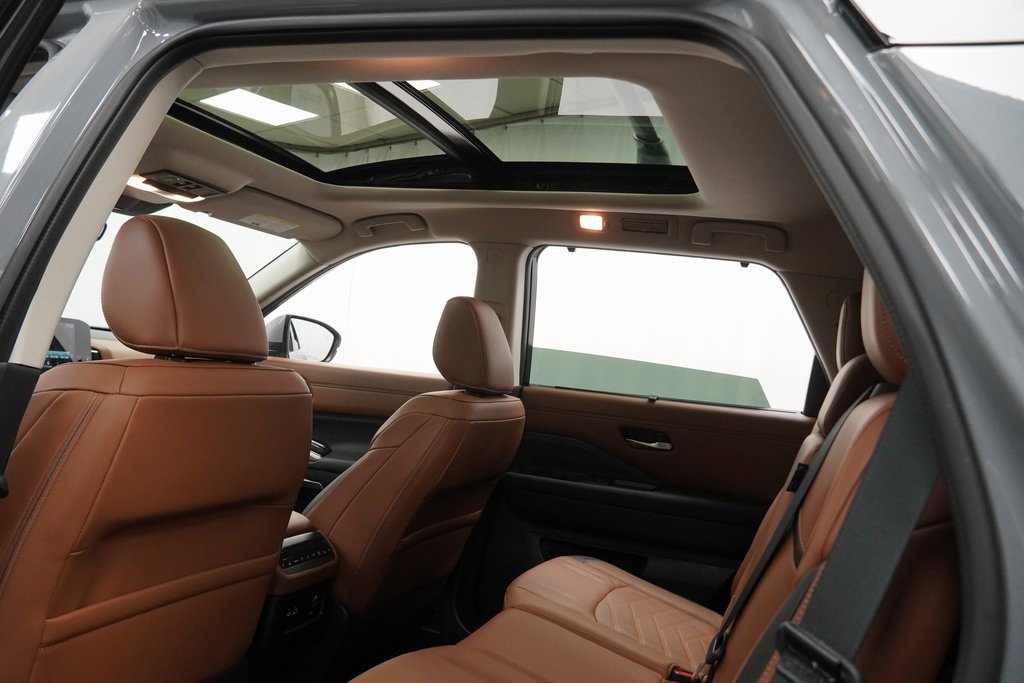 Used 2024 Nissan Pathfinder Platinum w/ Cargo Package image 26