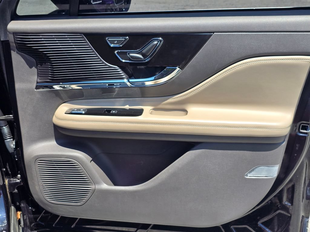 Used 2022 Lincoln Corsair FWD w/ Premium Package image 46