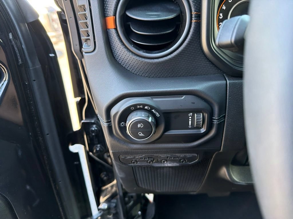 Used 2026 Jeep Gladiator Mojave AWD/4WD image 17