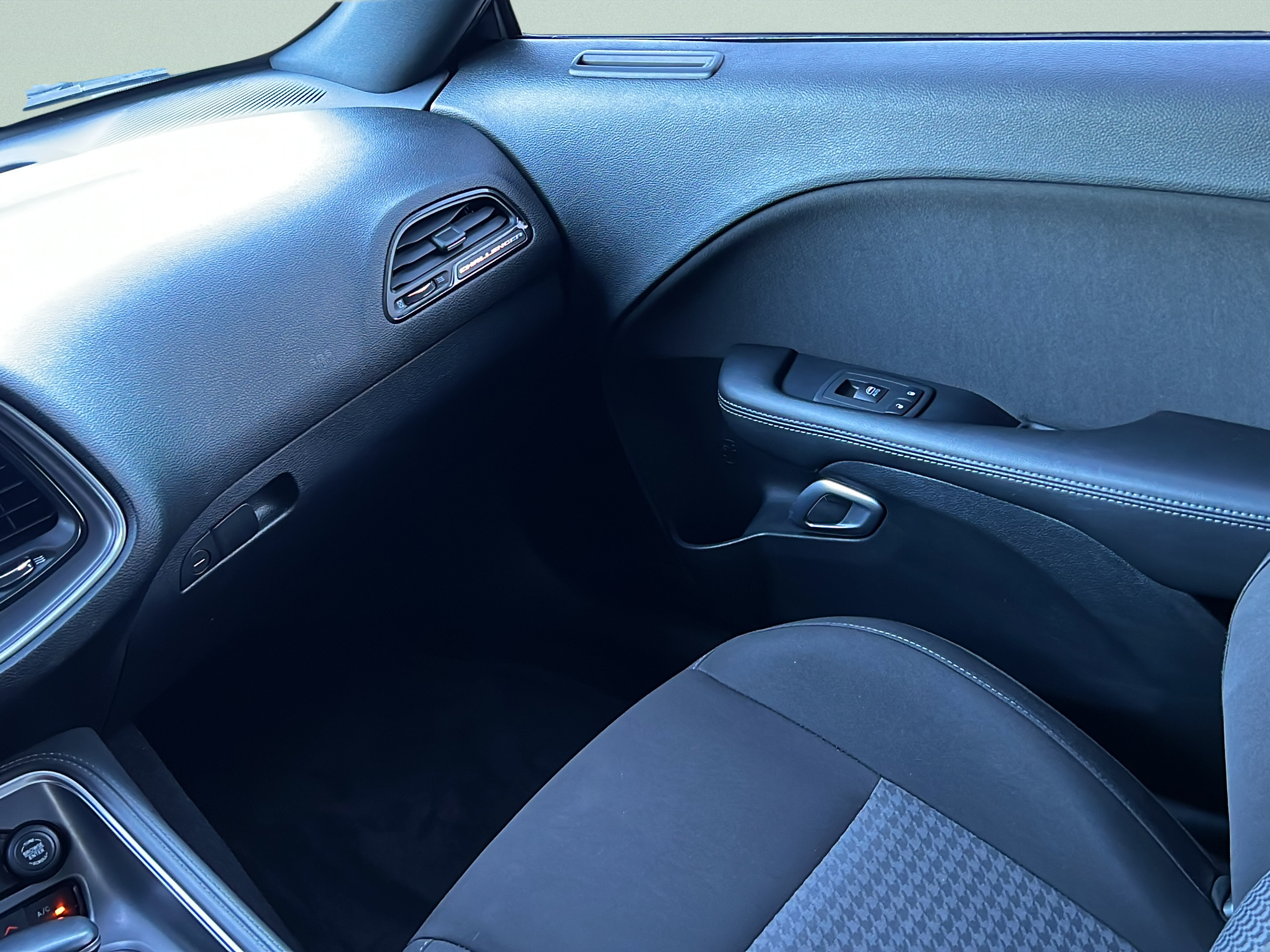 Used 2020 Dodge Challenger R/T RWD image 12